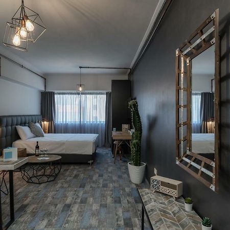 Superb Industrial Style Lodge Heart Of Athena Bagian luar foto