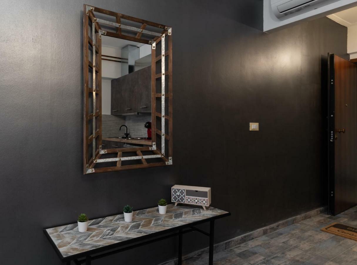 Superb Industrial Style Lodge Heart Of Athena Bagian luar foto