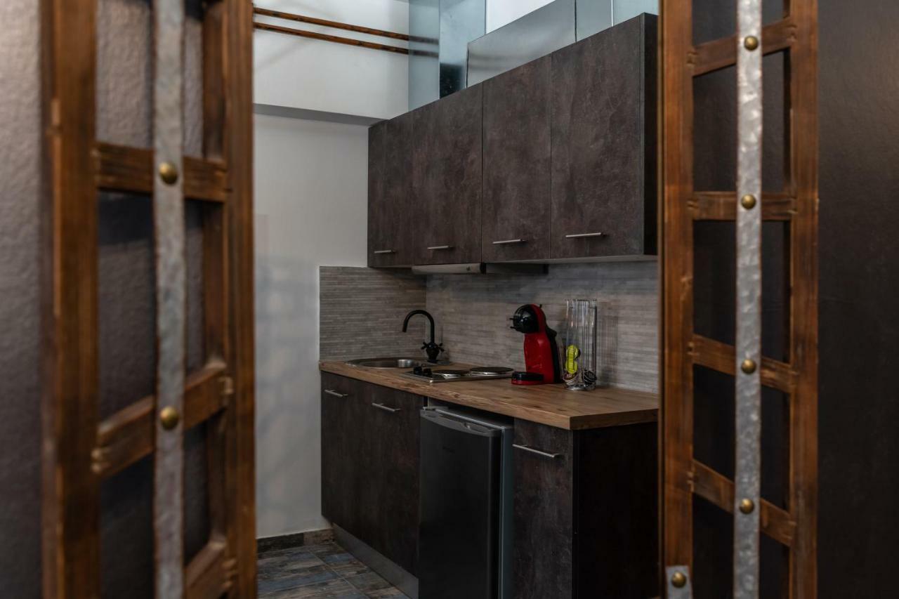 Superb Industrial Style Lodge Heart Of Athena Bagian luar foto