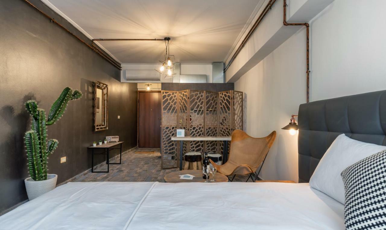 Superb Industrial Style Lodge Heart Of Athena Bagian luar foto