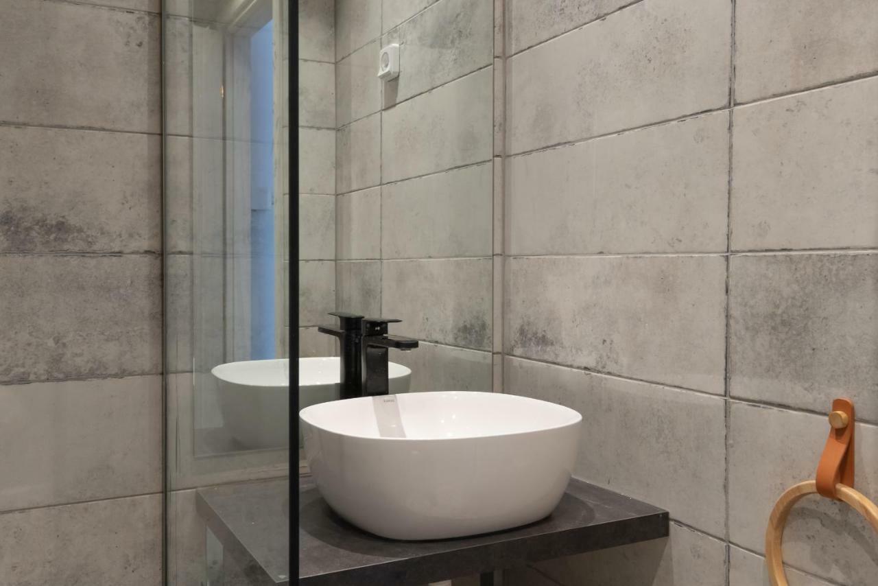 Superb Industrial Style Lodge Heart Of Athena Bagian luar foto