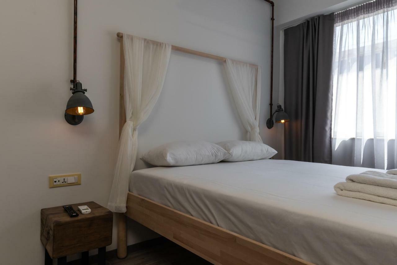 Superb Industrial Style Lodge Heart Of Athena Bagian luar foto