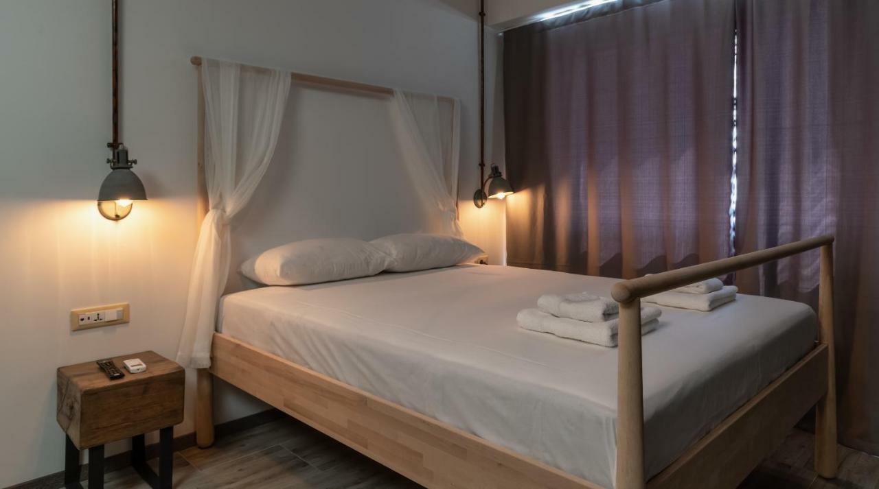 Superb Industrial Style Lodge Heart Of Athena Bagian luar foto