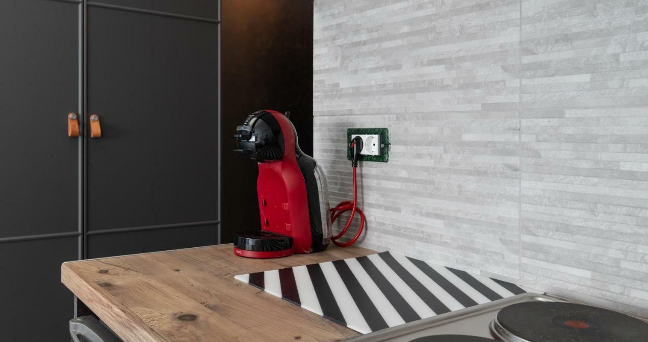 Superb Industrial Style Lodge Heart Of Athena Bagian luar foto
