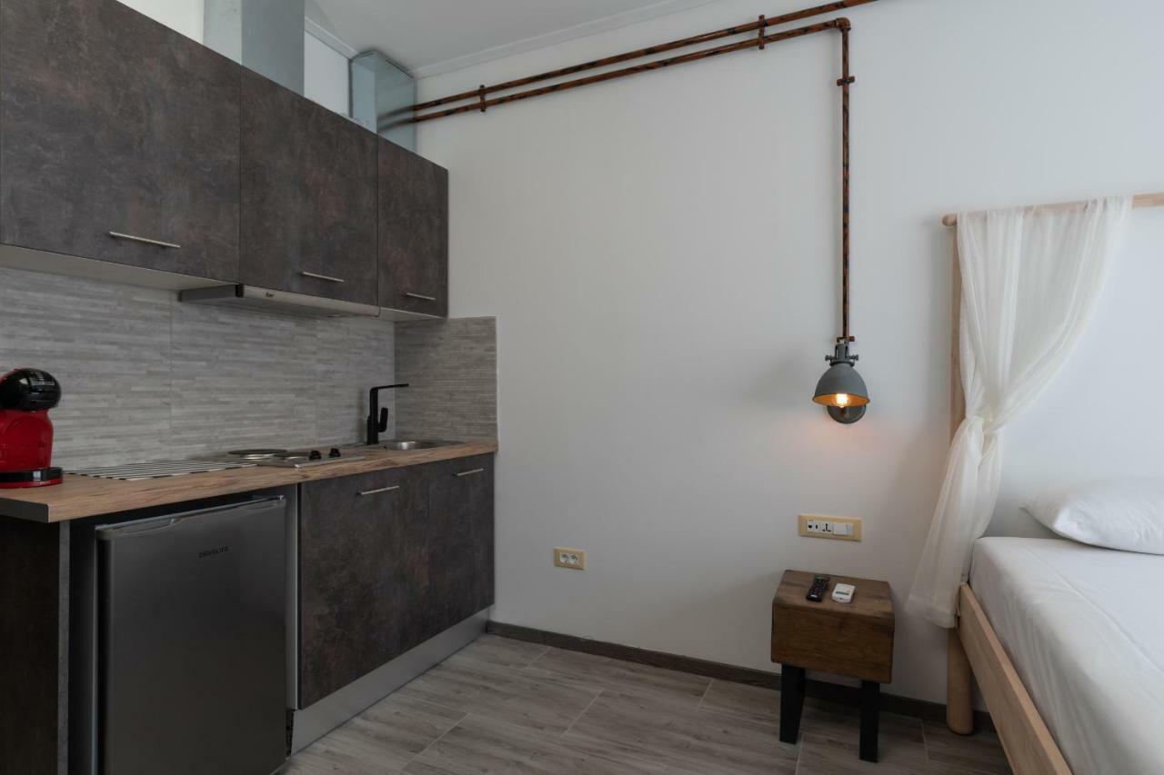 Superb Industrial Style Lodge Heart Of Athena Bagian luar foto