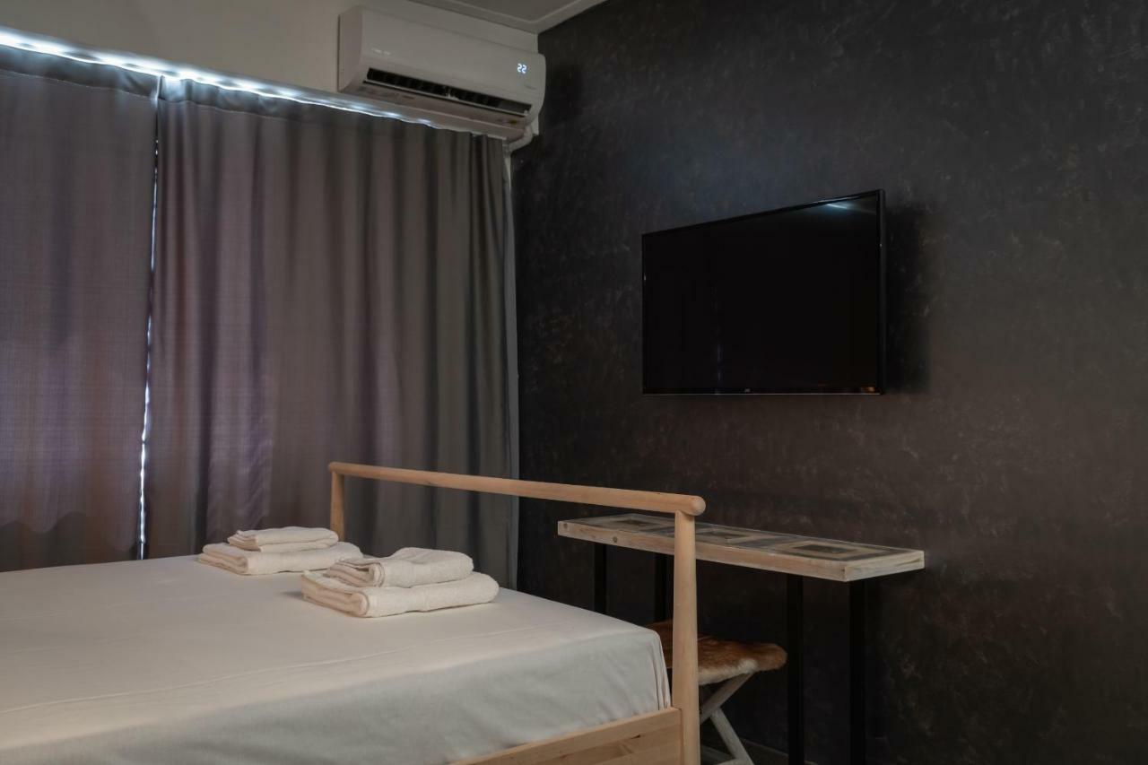 Superb Industrial Style Lodge Heart Of Athena Bagian luar foto