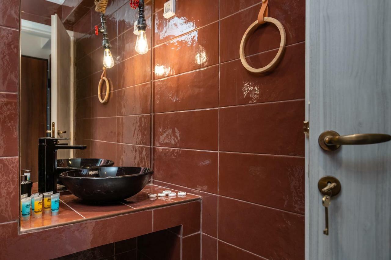 Superb Industrial Style Lodge Heart Of Athena Bagian luar foto