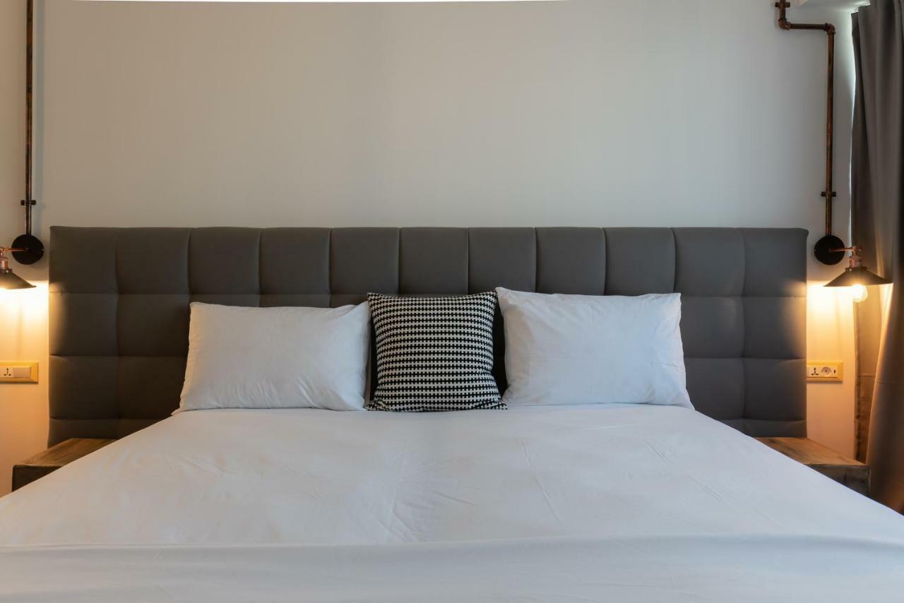 Superb Industrial Style Lodge Heart Of Athena Bagian luar foto