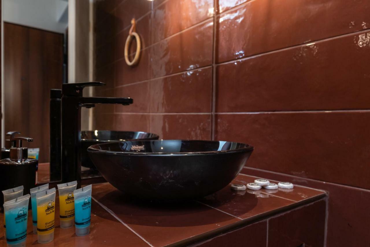 Superb Industrial Style Lodge Heart Of Athena Bagian luar foto