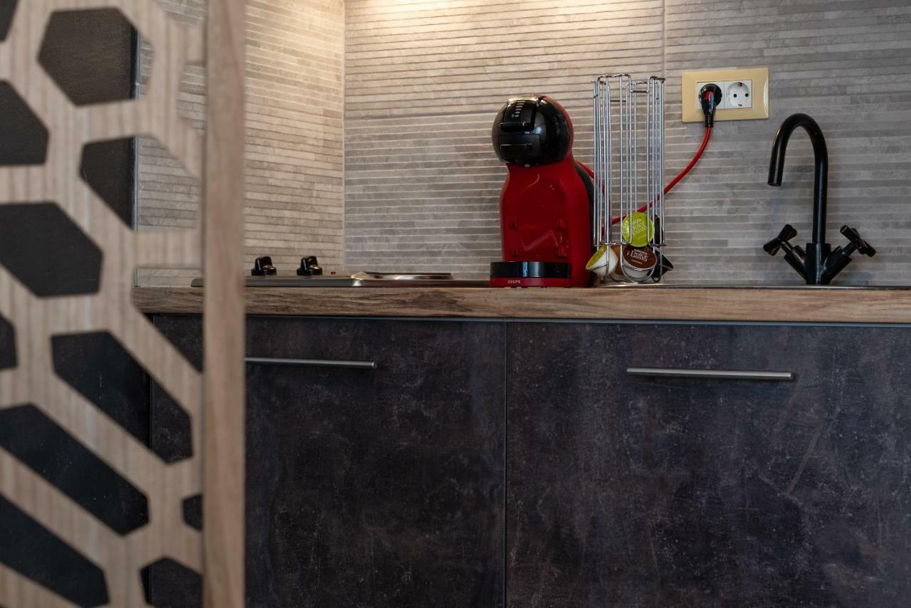 Superb Industrial Style Lodge Heart Of Athena Bagian luar foto