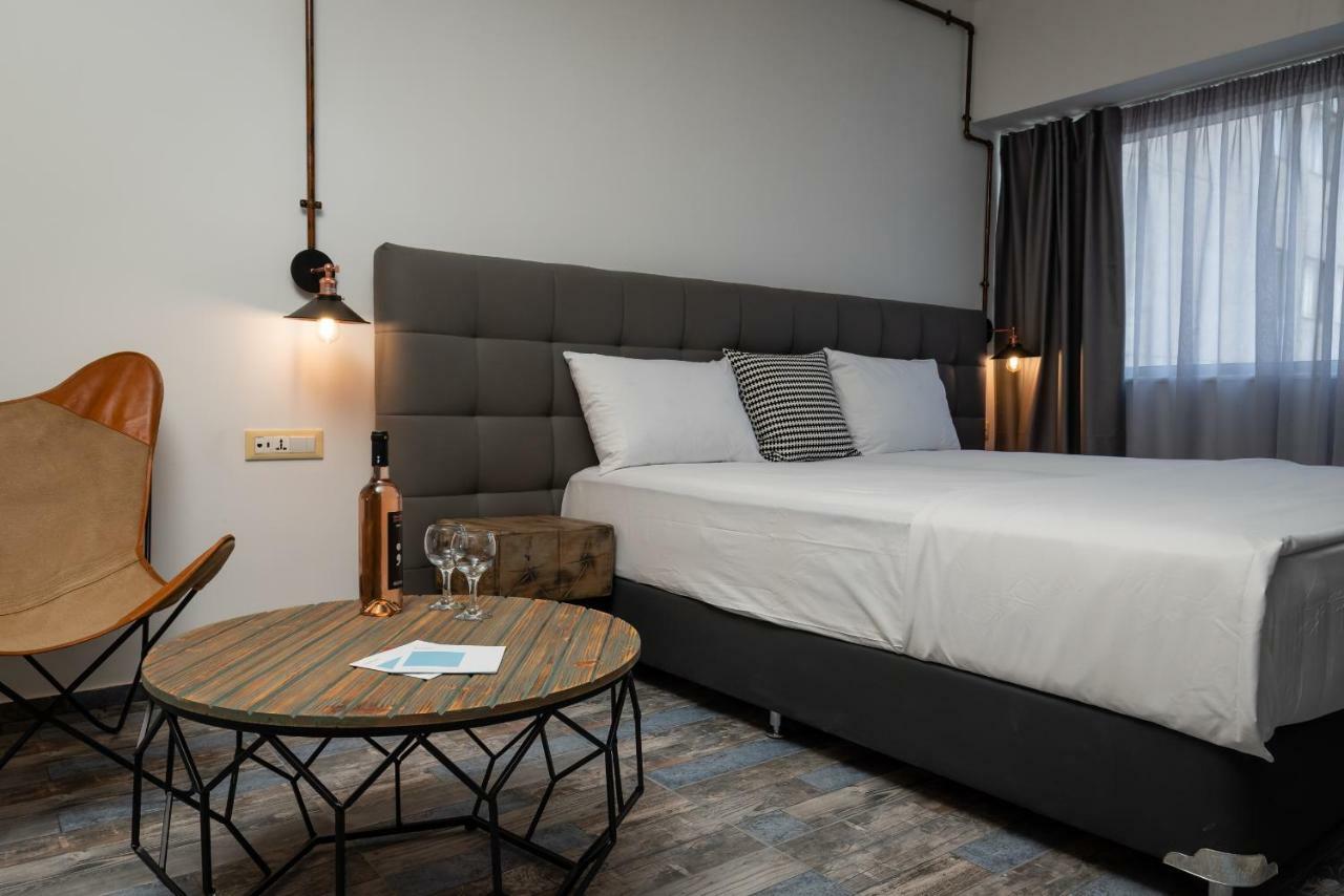 Superb Industrial Style Lodge Heart Of Athena Bagian luar foto